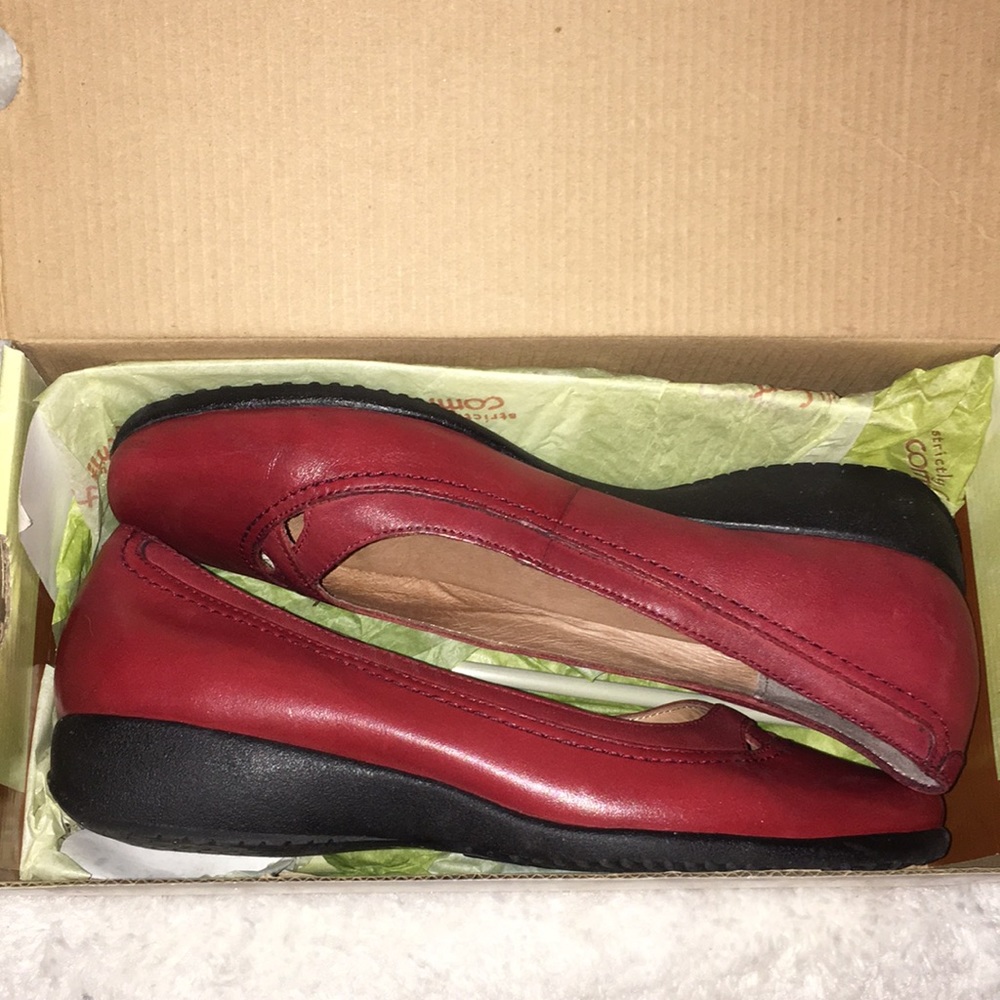 *BRAND NEW* comfort flats!